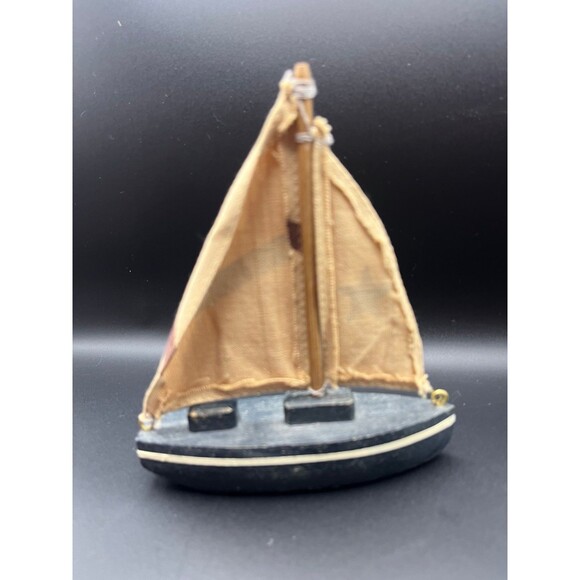 Set of Wooden Sailboats with Canvas Sail - Picture 5 of 5